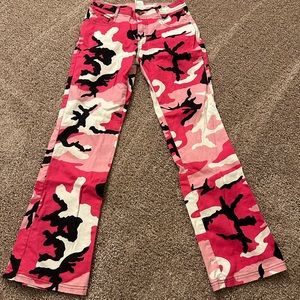 Rothco Pink Camo pants size 9/10. NEVER WORN!